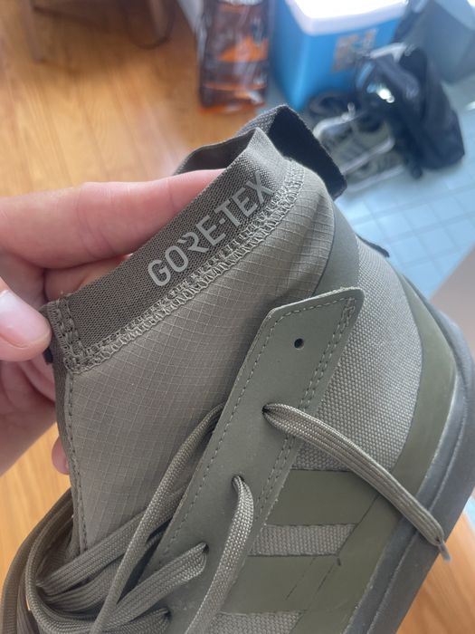 Adidas Goretex semi nova