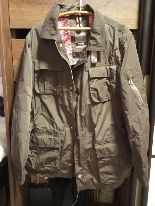 Вітровка бренд bugatti. Розмір 52.
