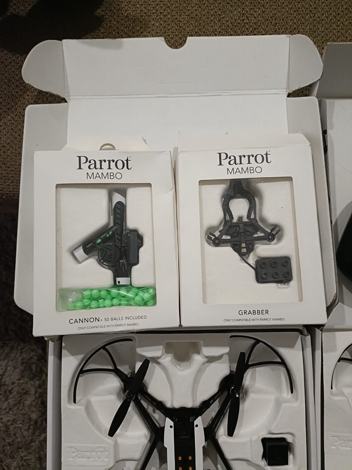 Drone parrot com peças suplentes