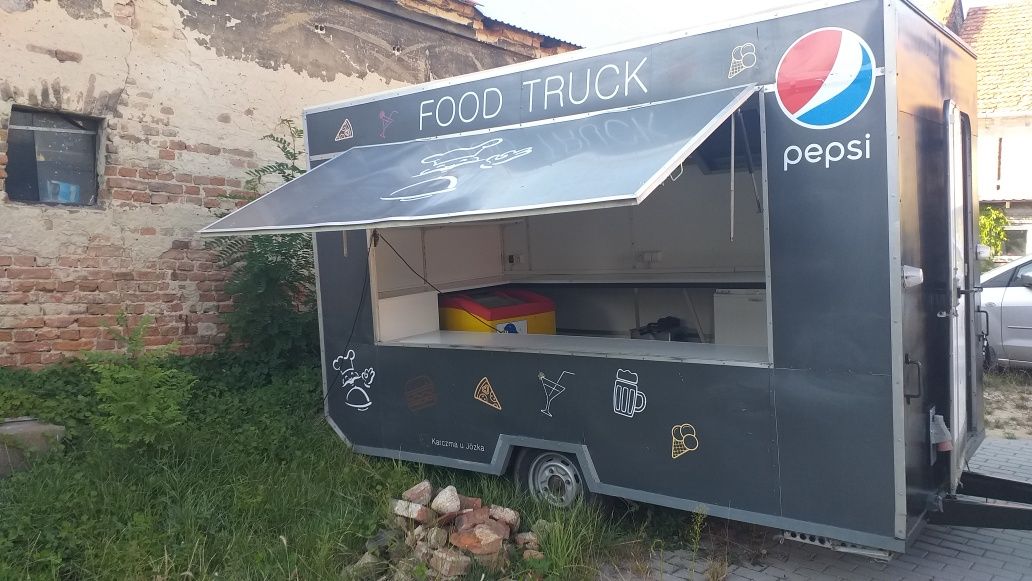 Przyczepa  gastronomiczna  wynamjem. Ze sprzętem,   lub sprzedam .