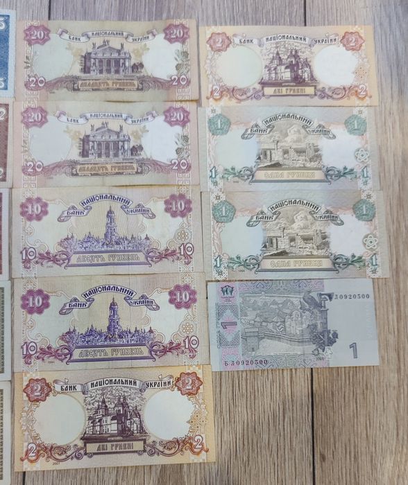 Sprzedam zestaw ukraińskich Hrywien UNC 19 st