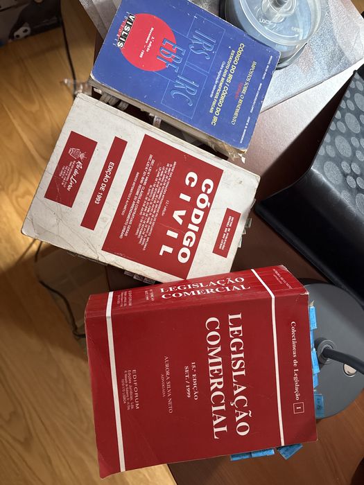 3 livros cosigo irs, codigo civil e legislaçã comercial