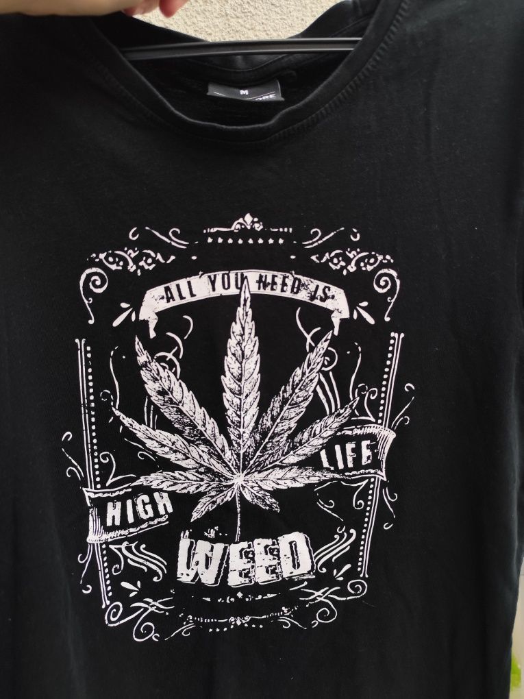 T-shirt z nadrukiem Cannabisu
