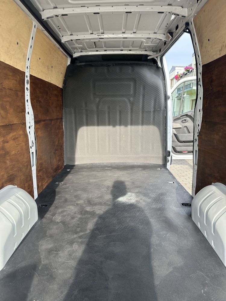 Wynajem busa, auta dostawczego RENAULT MASTER L2H2 transport motocykli