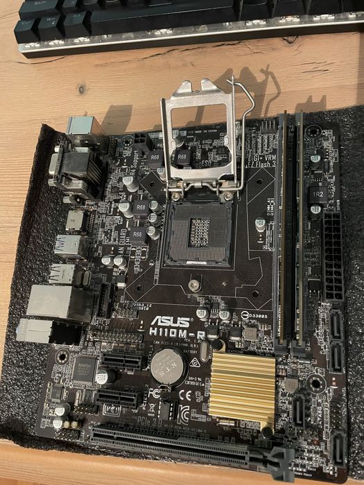 Материнська плата asus h110m-r, 16 gb ddr4 2400mhz