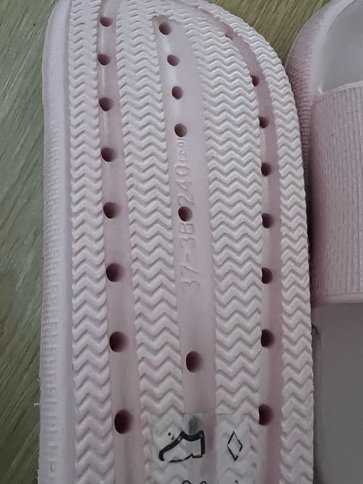 Chinelos Cor de Rosa Novas