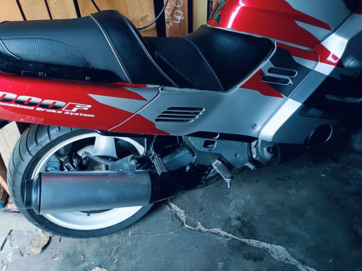 Honda CBR1000F SC24