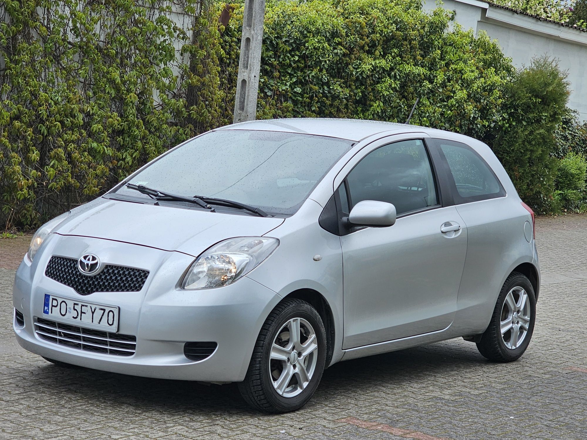 Toyota Yaris 1.3b automat