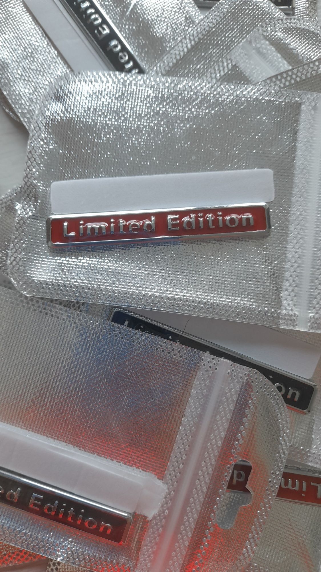Limited Edition napis logo chrom naklejane czarna /czerwona