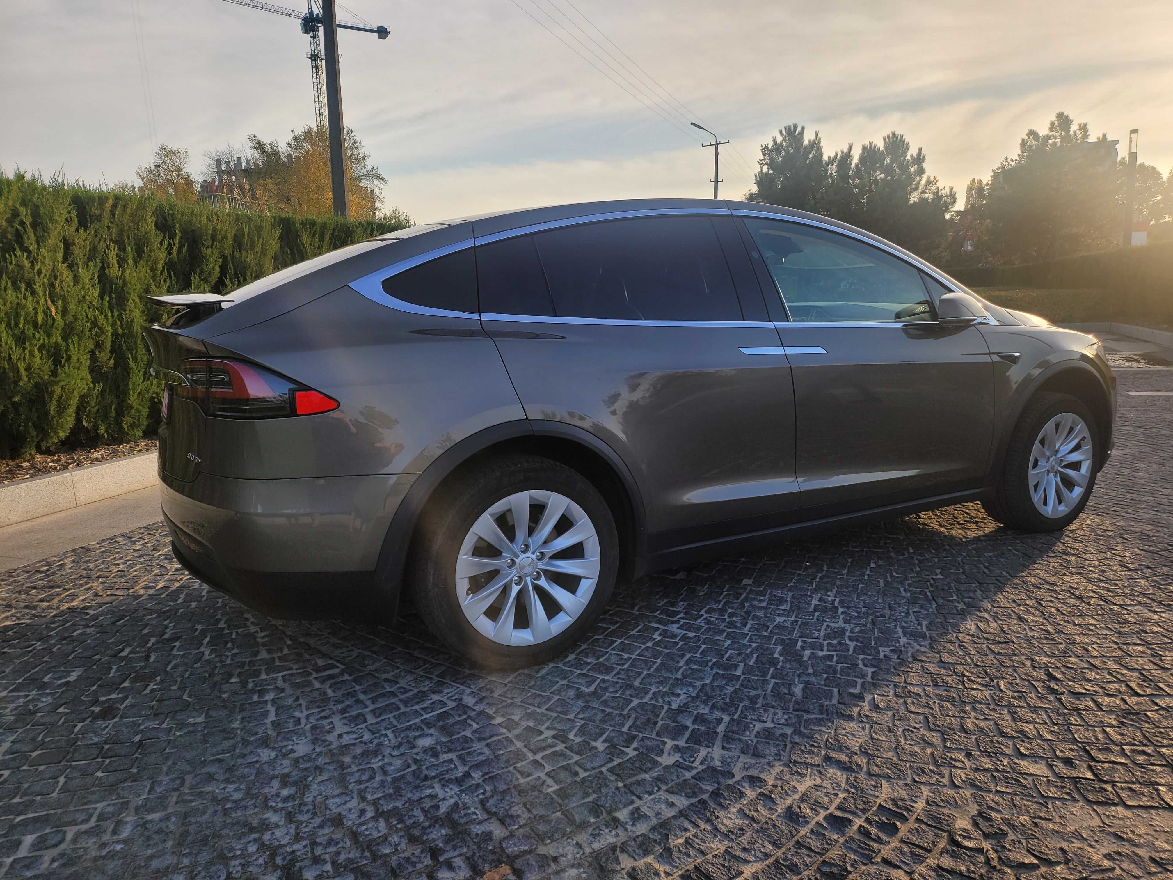 Tesla model x 90d