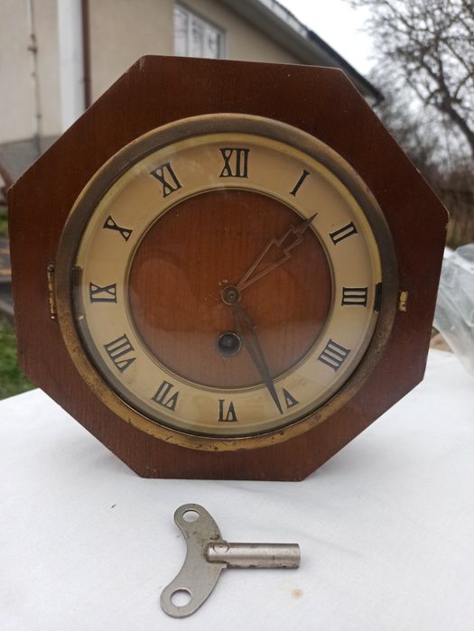 Настінний годинник "Весна" срср