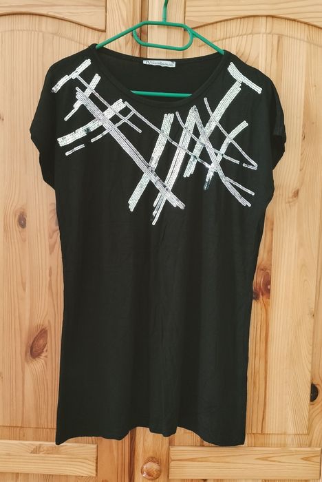 Czarna bluzka z krótkim rękawem