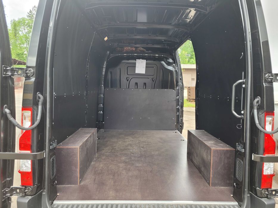 Zabudowa busa, Renault Master L2H2 zabudowa paki ze sklejki