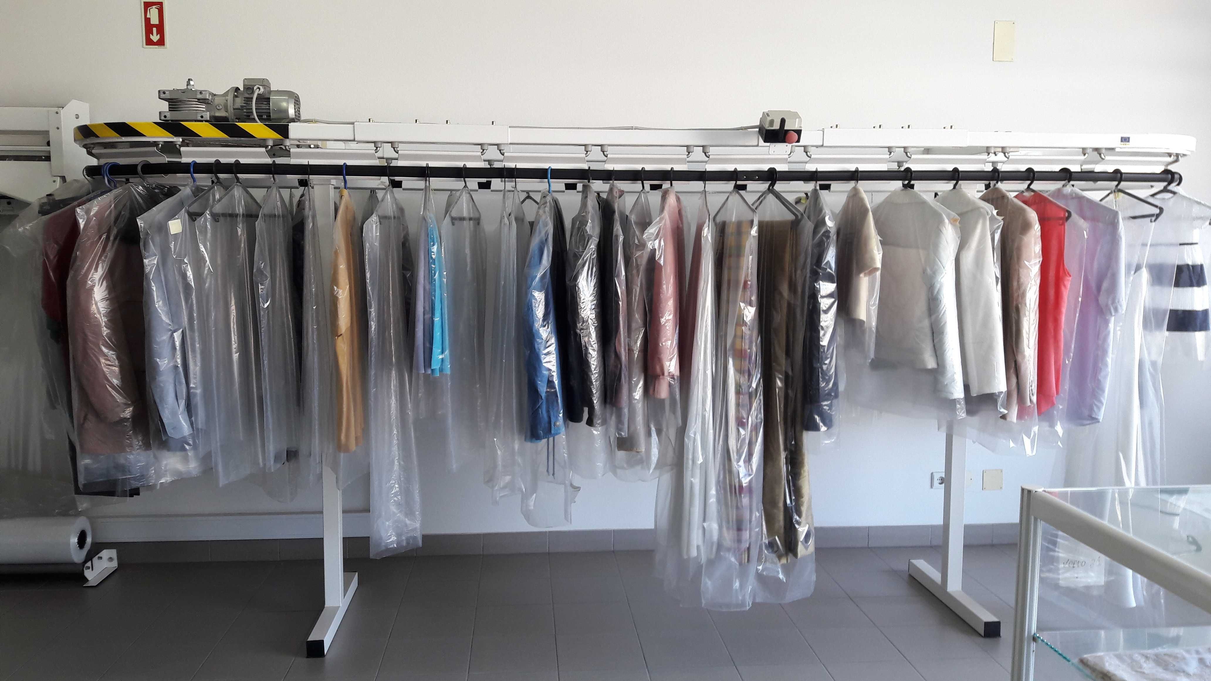 Transportador de Roupas - 350 Peças - 4,15 m - 2,55 m - com pouco Uso.
