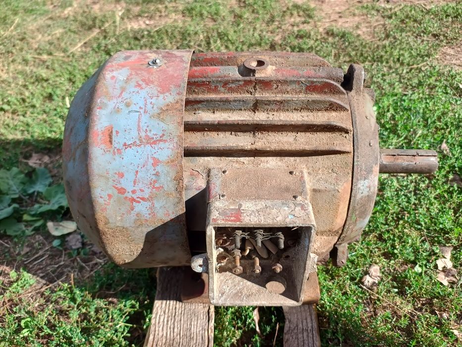 Електродвигун АИР112МА6