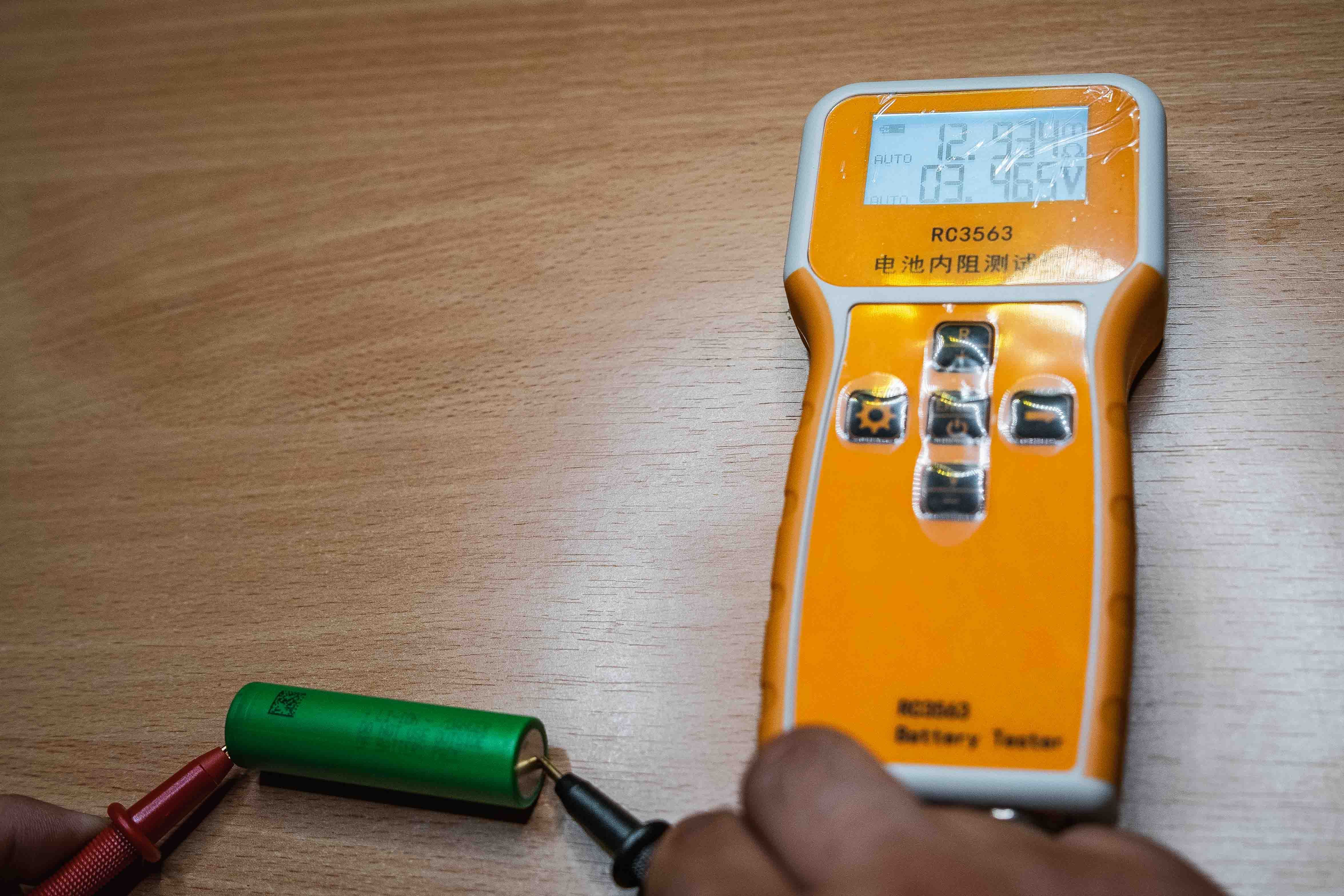 Regeneracja baterii elektronarzędzi LiIon wkrętarki DeWalt Hilti Bosch