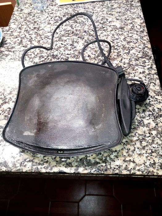 Vendo grelhador a funcionar bem , barato.