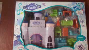Domek zamek dla lalek mebelki laleczka plastik mini nowy prezent