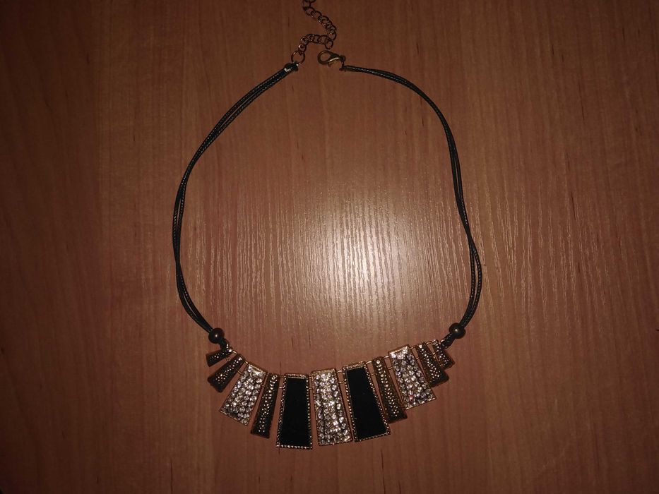 Naszyjnik na rzemyku