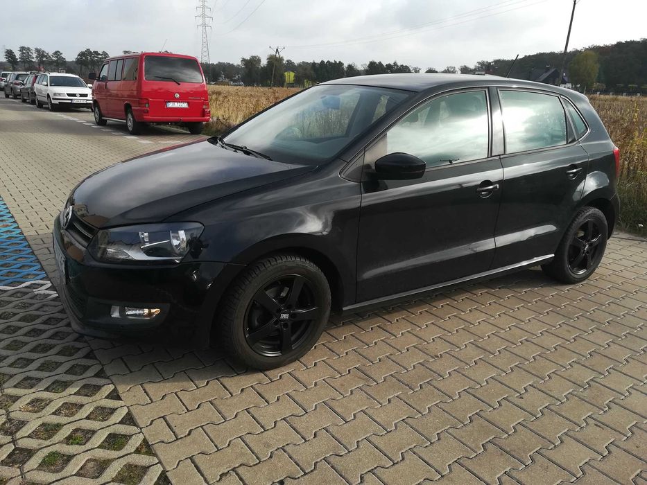 Koła zimowe 5x100 185/60/15 alufelgi czarne Dezent opon Nokian VW polo