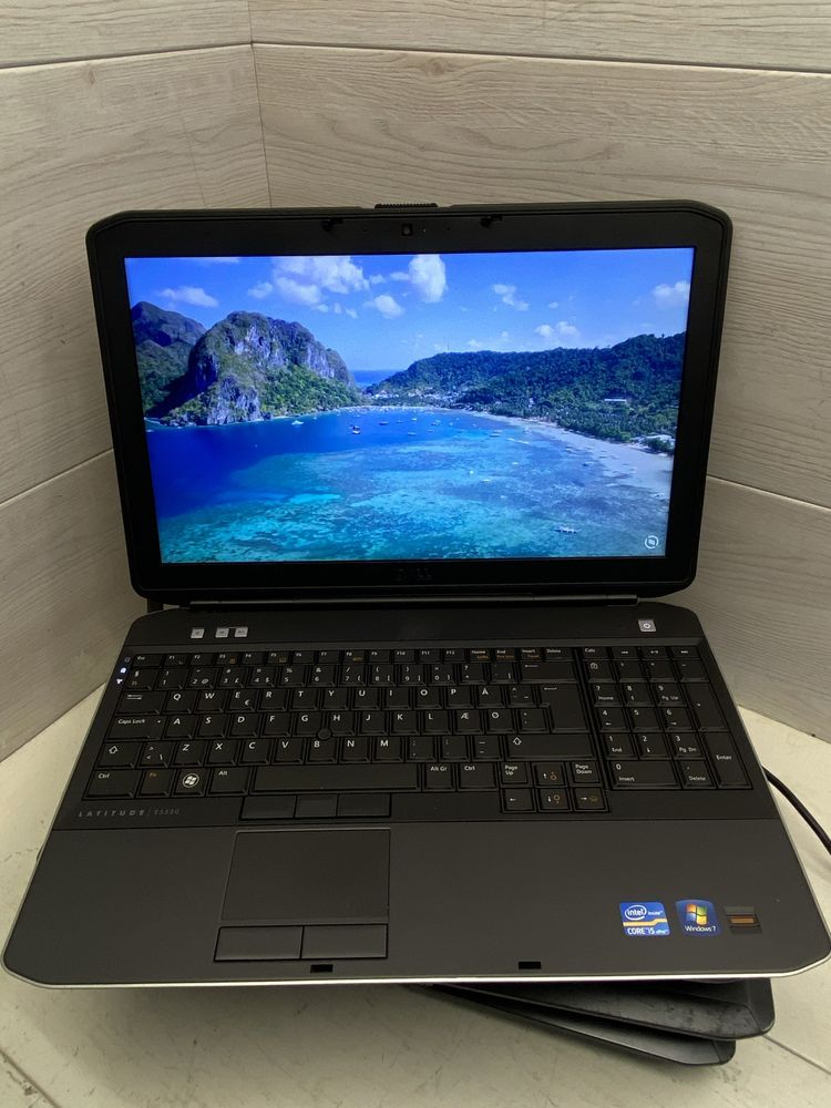 Ноутбук Dell Latitude E5530 / 15.6" 1920*1080 i5-3320M 4гб 320hdd