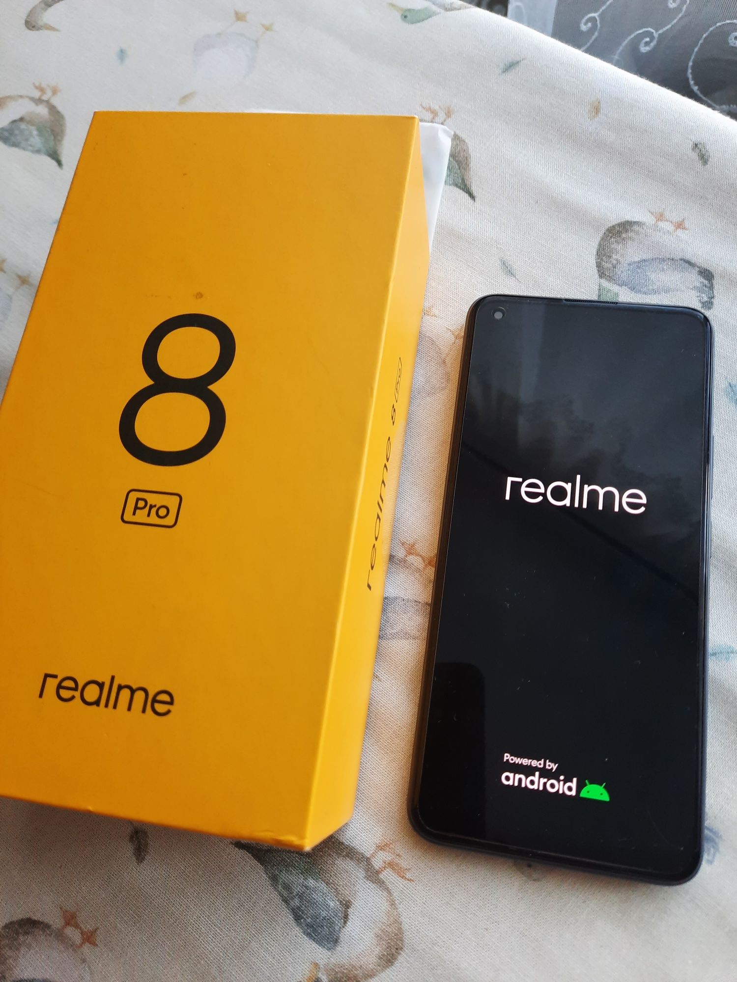 Телефон  Realmi 8pro 8/128