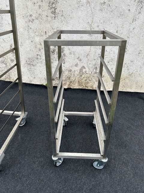 Carro em inox porta tabuleiros