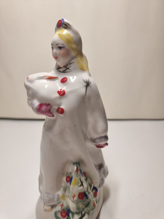 Статуэтка  Снегурочка с зайцем городница очень редко 1953 по 1957 год