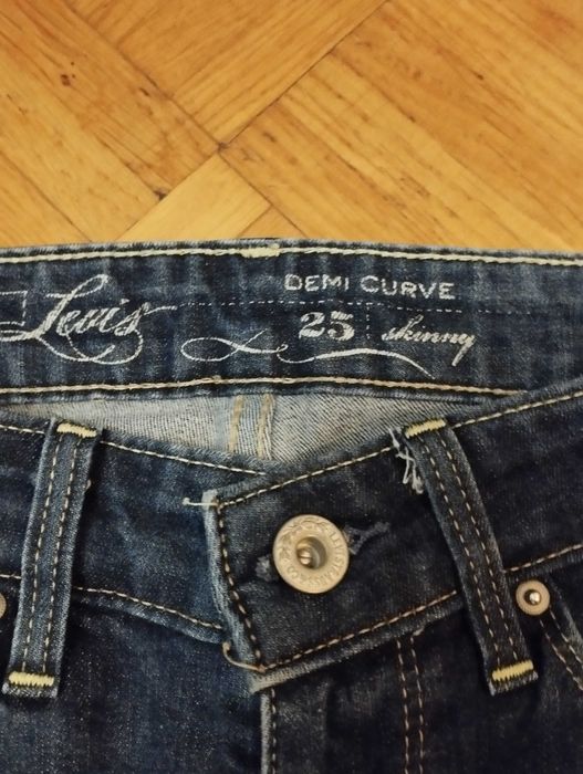Oryginalne spodnie damskie firmy Levis 25 x 32