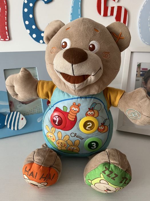 Urso bilíngue Chicco “Conta Comigo”