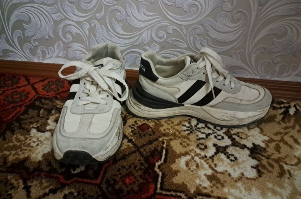 Віддам взуття, кросівки, весільні туфлі, босоніжки