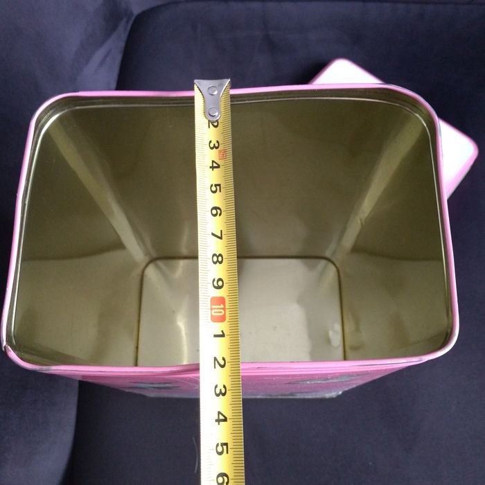 Pojemnik, puszka metalowa dla kota na karmę royal canin