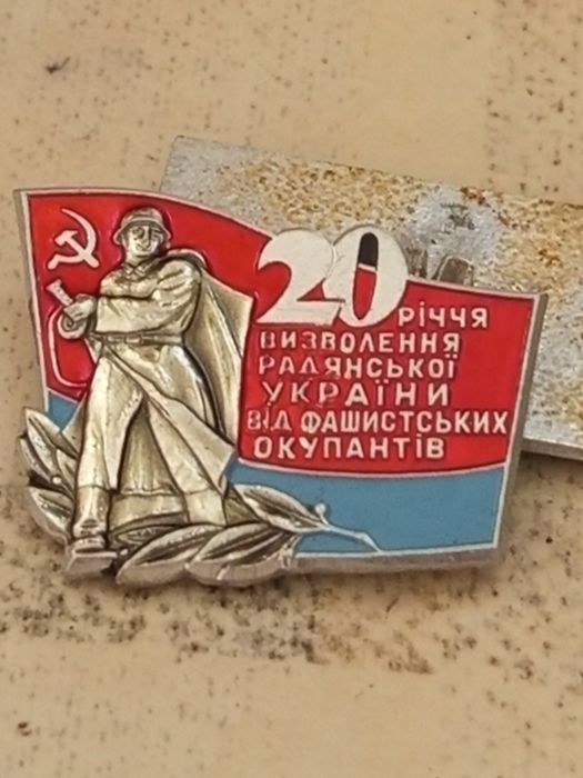 Продам значки на разные темы оптом и по штучно.
