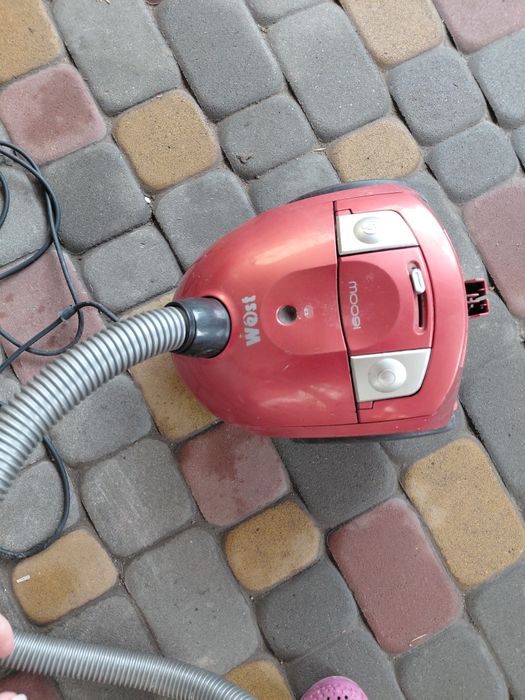 Пилесос WEST в робочому стані