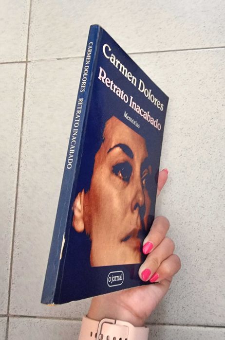 Livro "Carmen Dolores - Retrato Inacabado"