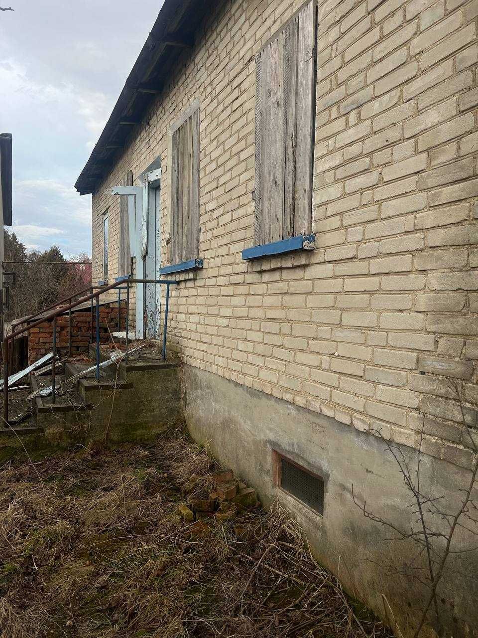 Продаж будинку з земельною ділянкою в с. Басівка