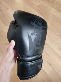 Nowe rękawice bokserskie fairtex