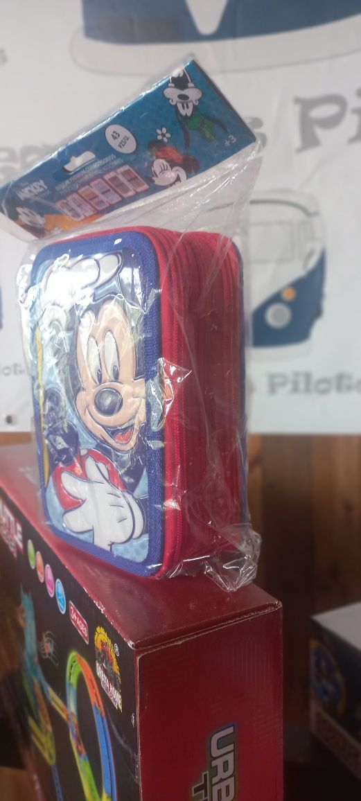 Estojo porta-lapis com 43 peças Mickey  NOVO