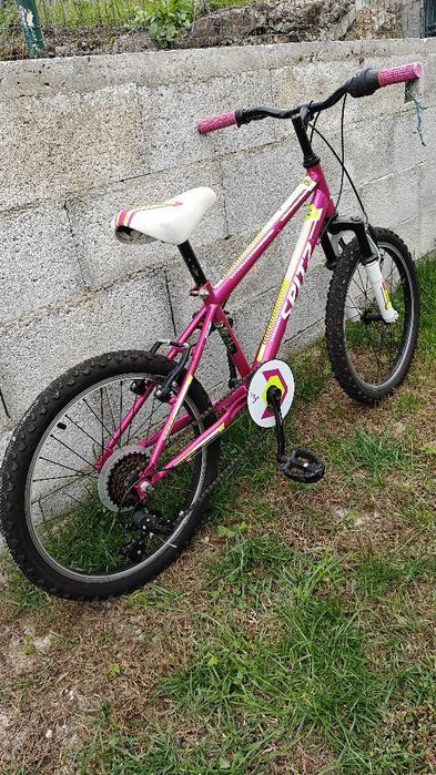 Bicicleta como nova para criança