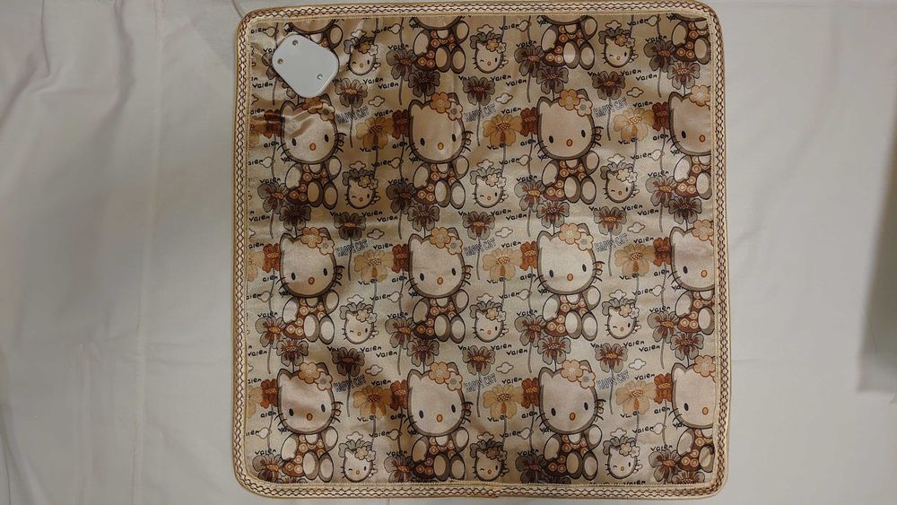 Коврик с подогревом для животных 45*45 коричневый Hello Kitty (грелка)