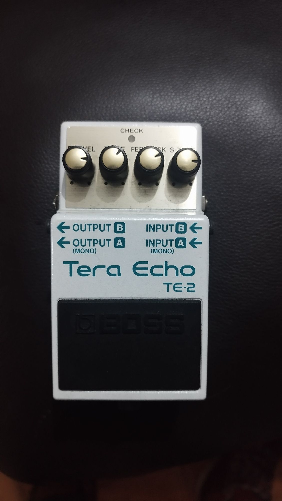 Amplificador Marshall e Pedaleira Boss Tera Echo