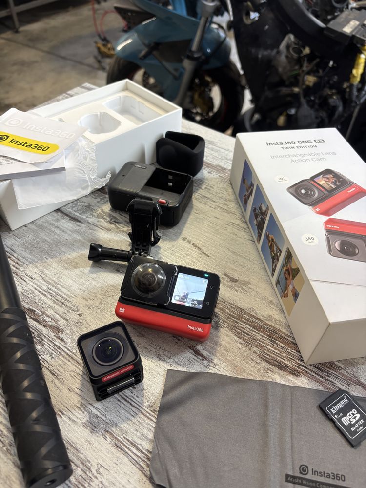 Відеокамера Insta360 ONE RS 4K