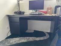Secretaria escritório IKEA MALM cor preta 140 cm por 65 cm