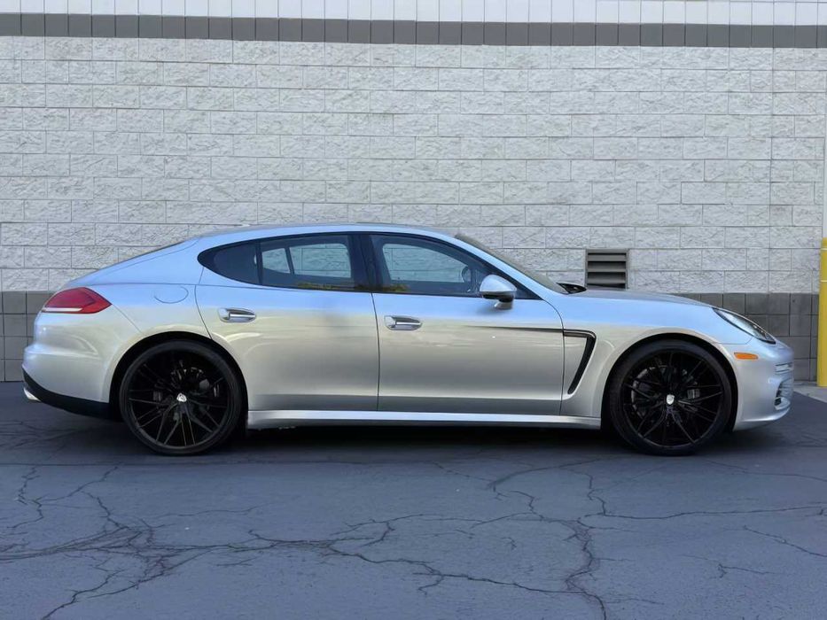 Porsche Panamera      2016