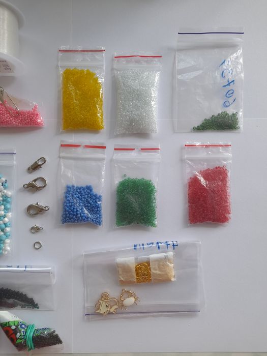 Набір для створення виробів з бісеру. Бісер