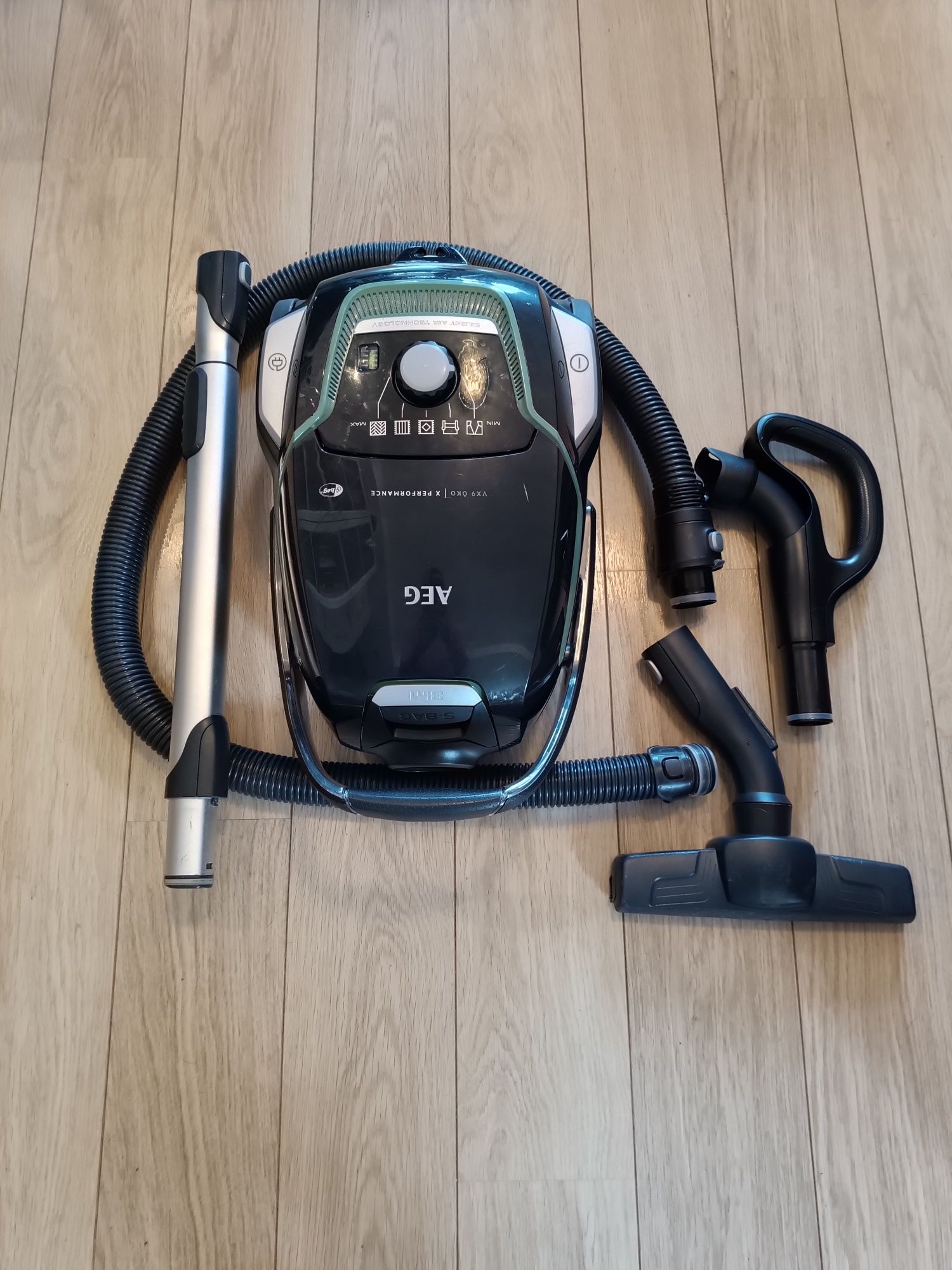 "" Odkurzacz AEG VX9-2