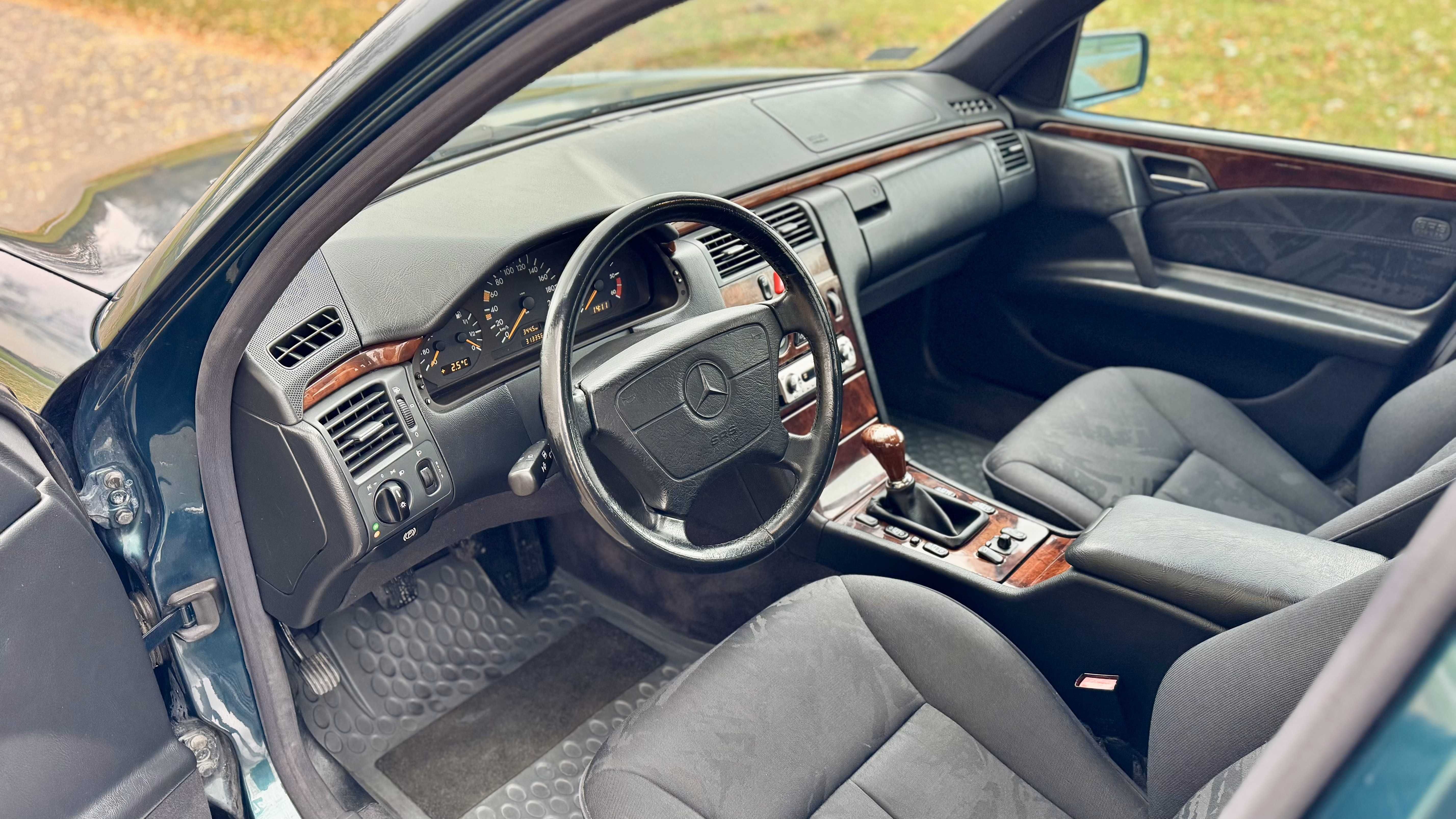 Mercedes-Benz W210 E220 Diesel 1998 Manual