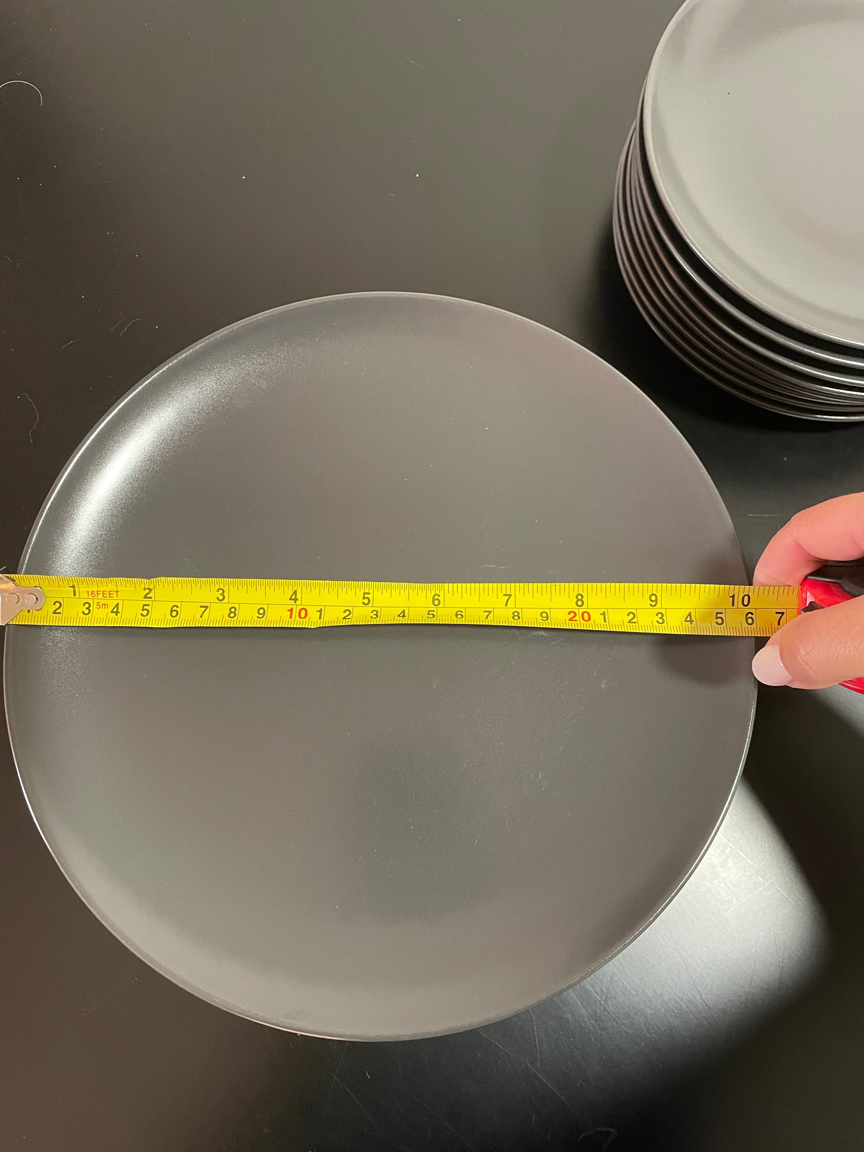 Pratos e tigelas Fargklar cinza mate 32 peças