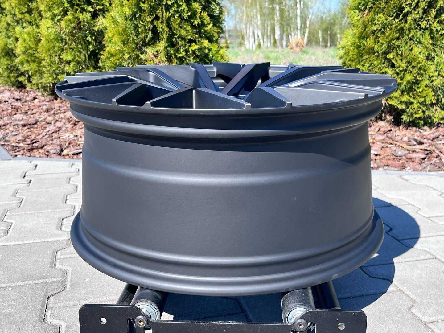 Felgi Seventy9 SV-C 18" 8J ET33 5x120 Black Glossy Gold Front