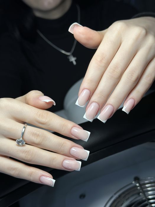 Нігті манікюр якісний педікюр нарощування нігтів нарощення